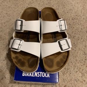 Size 40 Birkenstock Arizona (white)